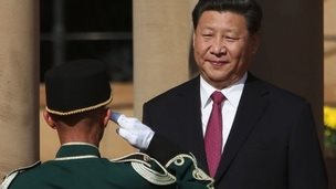 Chinese President Xi Jinping (L) stands in front of the Guard of Honour, flanked by South African President Jacob Zuma (R) at the Union Buildings in Pretoria, during the start of his official tour to South Africa on 2 December 2015