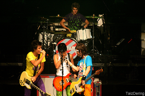 chora emo,  cuzao and  emoooo