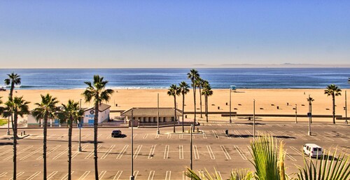 The Waterfront Beach Resort, A Hilton Hotel