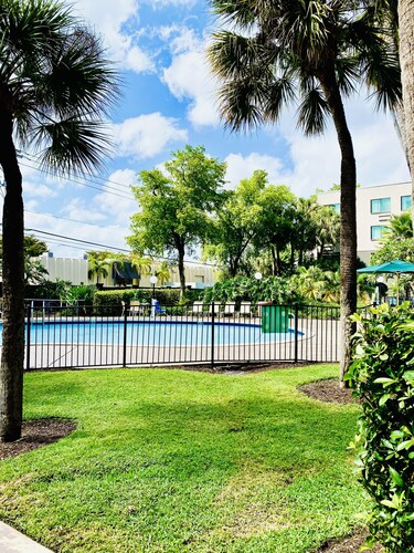 La Quinta Inn & Suites by Wyndham Ft Lauderdale Cypress Cr