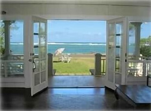 Oceanfront Hawaiian-Style Cottages :: Optional Guest Cottage