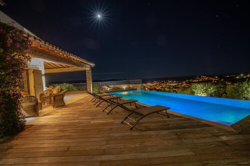 VILLA SOLEIL D'OR GULF OF ST TROPEZ WITH PANORAMIC VIEW