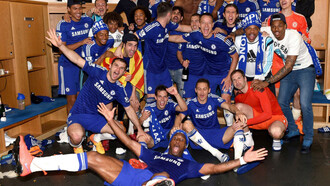 Chelsea celebrating the victory in the Premier League