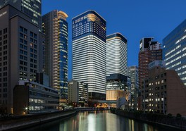 土佐堀川より外観を望む夜景