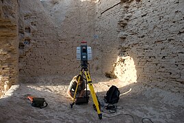 Interior de la Kepderihana, trabajando con un escáner 3D