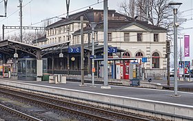 Bahnhofsgebäude und Perron (2014)