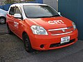 希望ナンバーで周波数の番号とした社有車(2017年4月25日撮影)