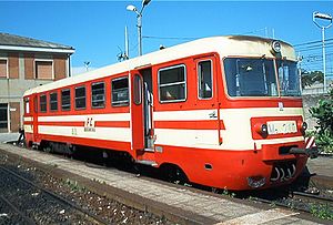 Triebwagen M2.210 der FC im Jahr 2007 in Gioia Tauro