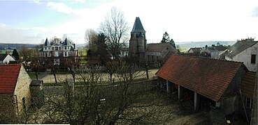 Panorama sur la place du village.