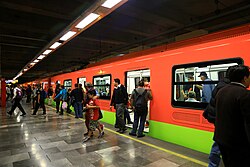 Metro CDMX IMG 0431 (25391834843).jpg