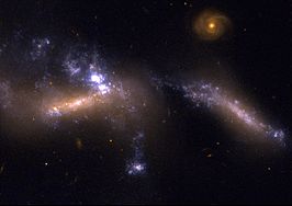 NGC 1741A (links) en NGC 1741B (rechts)