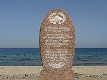 Stèle de granite sur une place corse