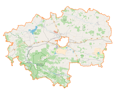 Mapa konturowa powiatu zamojskiego, w centrum znajduje się punkt z opisem „Siedliska”