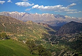 Dena Zirvesi, Zagros sıradağlarının en yüksek noktasıdır.