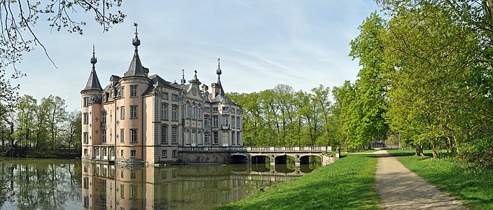 Poeke Castle, by Marc Ryckaert