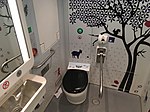 Het nieuwe toilet van de binnenkant gezien in SLT 2424.