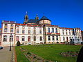 Ancienne abbaye Saint-Rémy actuellement hôtel de ville.