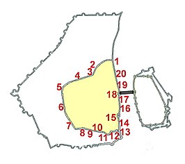 Eerste middeleeuwse stadsmuur met Onze-Lieve-Vrouwewal (14) en -poort (15). 16 is de Batpoort