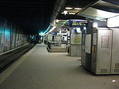 Station de tramway RATP de la ligne T2, avant rénovation, en 2009.