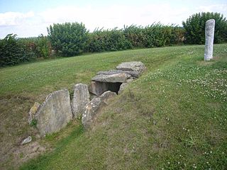 Dolmen et menhir Großsteingrab Langeneichstädt à Mücheln (Geiseltal).