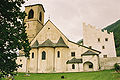 Kloster Müstair mit Plantaturm (rechts), Wehrturm von 960, unter Äbtissin Angelina Planta ab 1499 neu ausgebaut