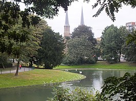 Antwerpse Stadspark, met de Sint-Jozefkerk op de achtergrond