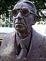 Monumento a Gonzalo Torrente Ballester