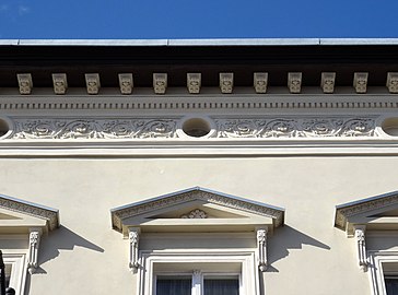 Detail of the frieze and table corbel