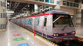 M2 rolling stock at Yenikapı station (2009 Rotem)