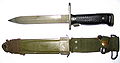 Bayonet M6 US dan sarung yang digunakan bersama rifle M14