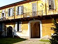 Villa Mirabello nel Parco di Monza cortile sul retro con balaustra in ferro battuto originale dell'epoca