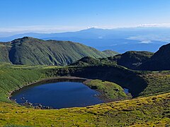 鳥海湖と月山