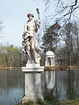 Flora-Statue mit Diana-Tempel