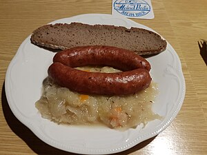 Polnische mit Kraut und Brot in der Adelskammer