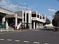 駅南口とバス停留所（2023年3月）