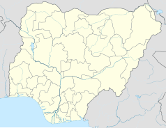 Mapa konturowa Nigerii, po prawej nieco u góry znajduje się punkt z opisem „Gombe”