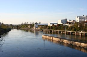 Der Seitenkanal Kochendorf bei der Schleuse Kochendorf