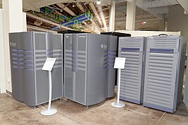 Twee Enterprise 10000-servers (links) en twee Enterprise 6500-servers (rechts) in het Computer Museum of America