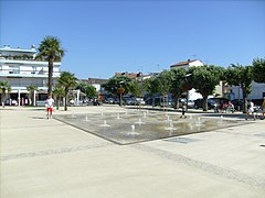 Les fontaines sur la place centrale.