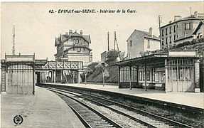 La gare d'Épinay-sur-Seine entre 1890 et 1920. La Grande Ceinture passe sur le second pont.