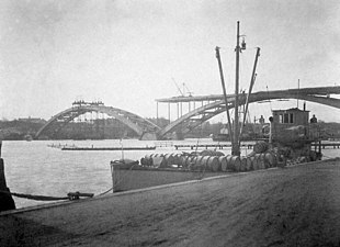 Kajområdet innan parken anlades, vy mot Västerbron (1934–1935).