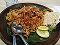 Mie Goreng Penyet, masakan fusi restoran "Penyetan Cok" asal Surabaya