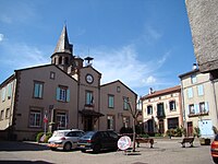 Rathaus (Mairie), dahinter Kirche Saint-Pierre