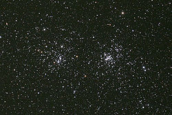 зорныя скопішчы NGC884 (злева) і NGC869 (вядомыя таксама як χ і h Персея)