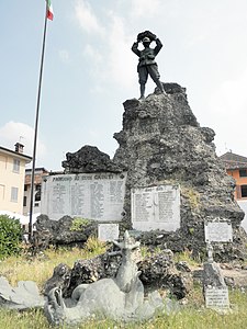 Quảng trường Piazza Vittorio Emanuele ở Pandino ()