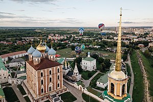 Панорама города во время фестиваля воздухоплавания