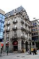 O Edificio Simeón en Vigo remata nunha cuberta en mansarda.