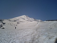 早春の鳥海山（祓川登山口から）