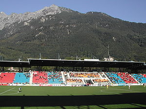 Die Haupttribüne des Stadions