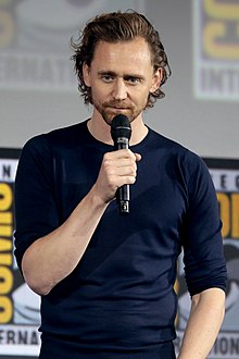 Tom Hiddleston (48468962561) cropped.jpg